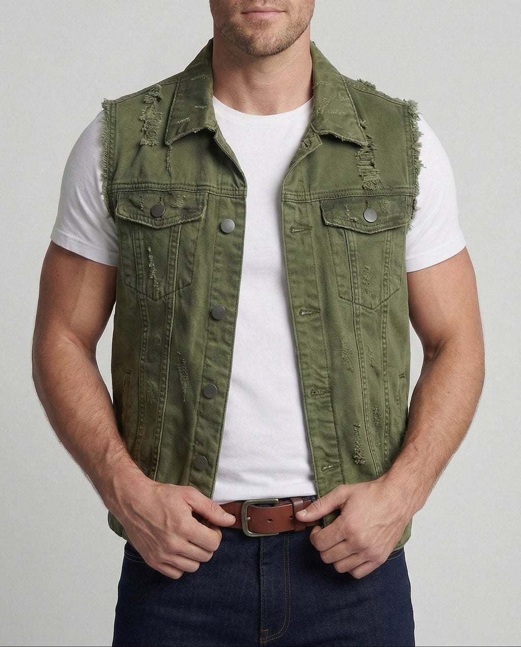 Gilet Uomo in Denim Effetto Vintage con Bordi Sfrangiati – Modello Smanicato con Bottoni Streetwear