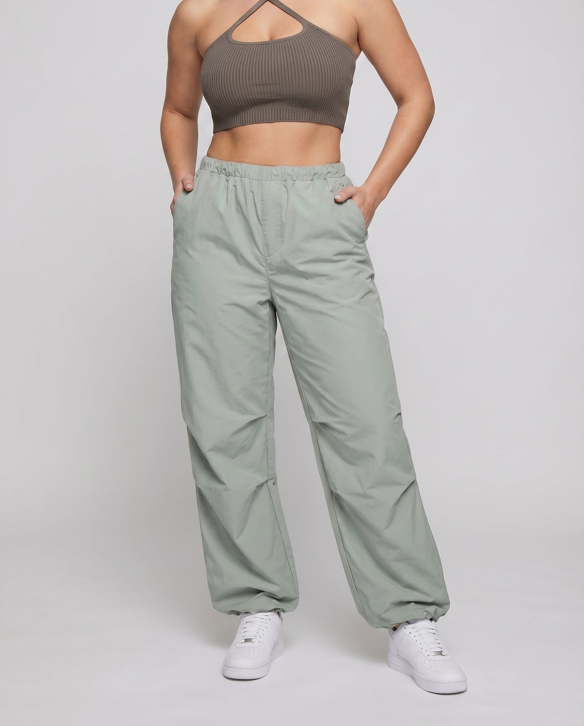 Pantalon cargo jogger femme à jambes larges - Modèle oversize avec taille élastique et chevilles réglables
