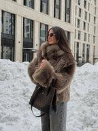 Manteau pour femme en fausse fourrure avec col montant