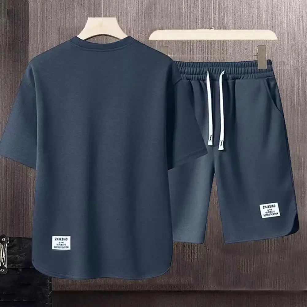 Completo Estivo Casual da Uomo – Comfort e Stile per Ogni Giornata