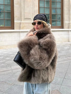 Manteau pour femme en fausse fourrure avec col montant