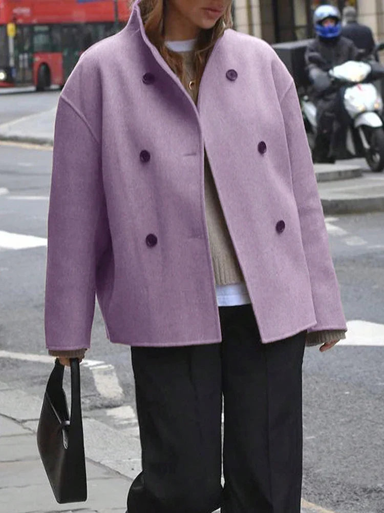 Abrigo de mujer oversize cruzado con cuello alto