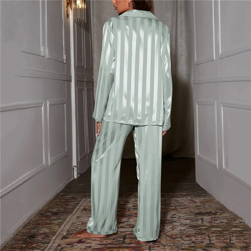 Completo Lounge Donna in Raso con Camicia e Pantaloni