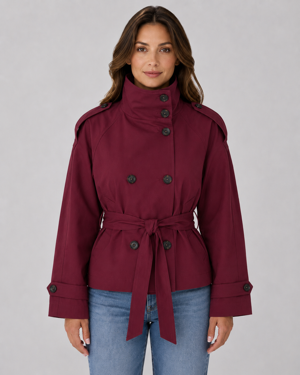 Gabardina corta para mujer con cinturón