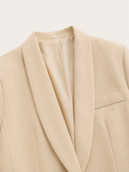 Ensemble femme avec blazer ceinturé et pantalon à jambes larges