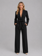 Ensemble femme avec blazer ceinturé et pantalon à jambes larges