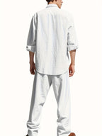 Conjunto completo de hombre de lino con camisa de cuello alto y pantalones