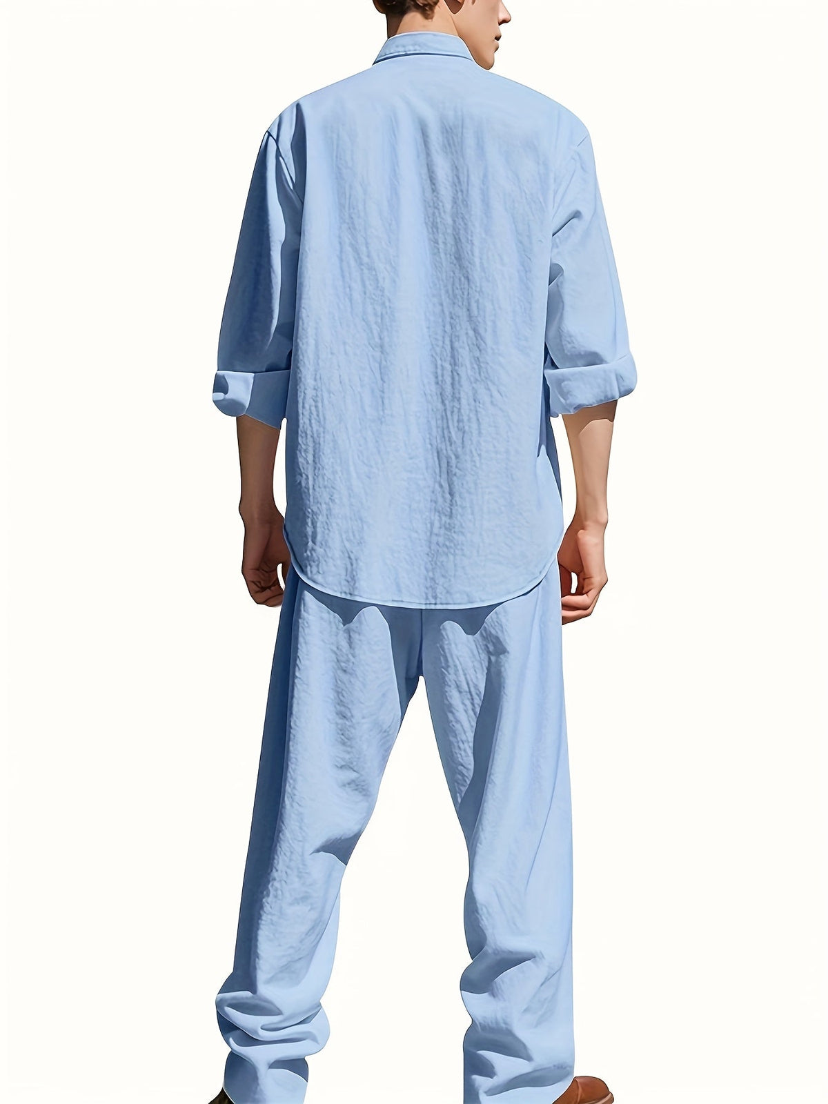 Conjunto completo de hombre de lino con camisa de cuello alto y pantalones