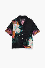 Blusa de mujer negra de manga corta con estampado