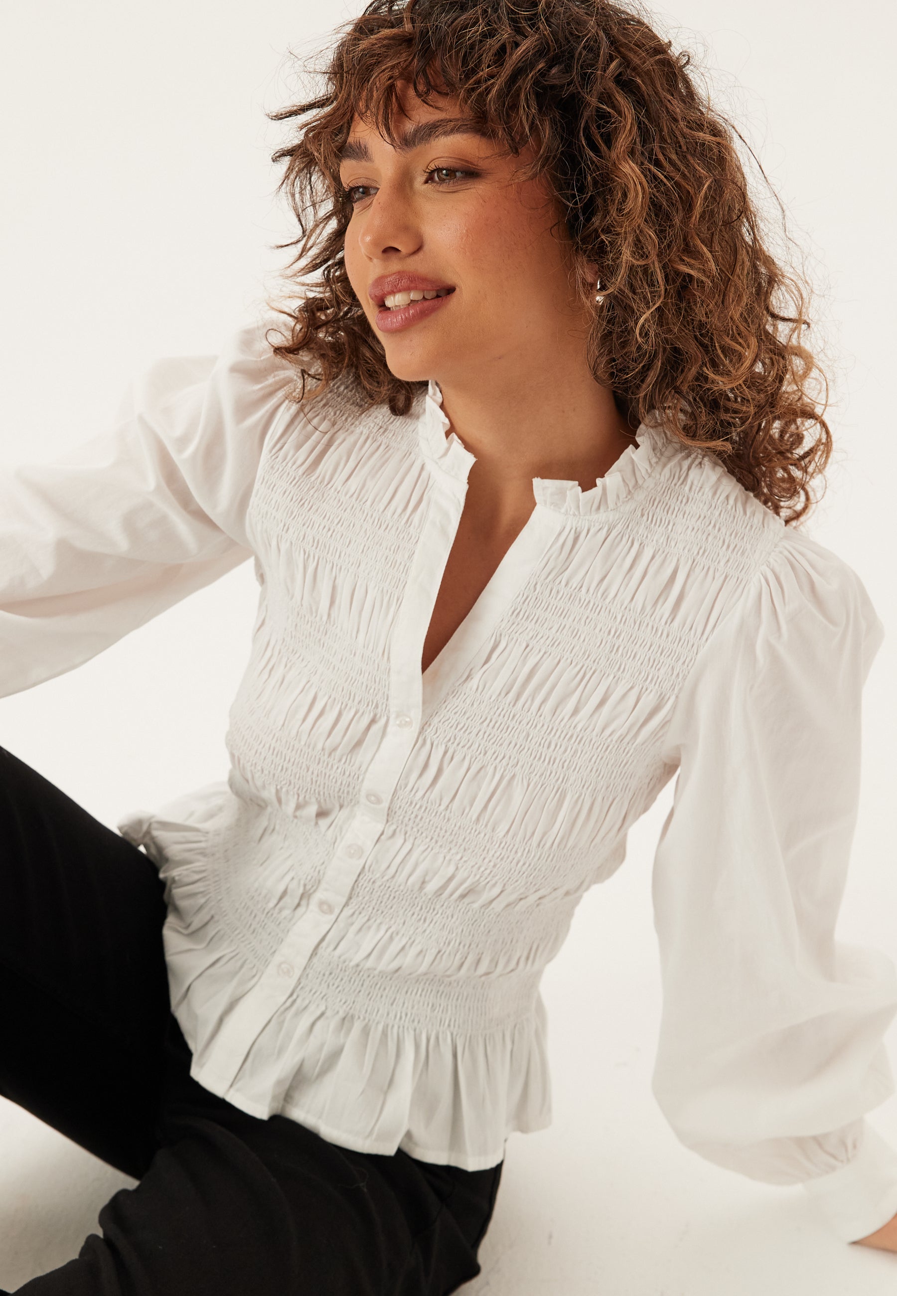 Bomuldsbluse med Smock, V-Hals og Puffermer