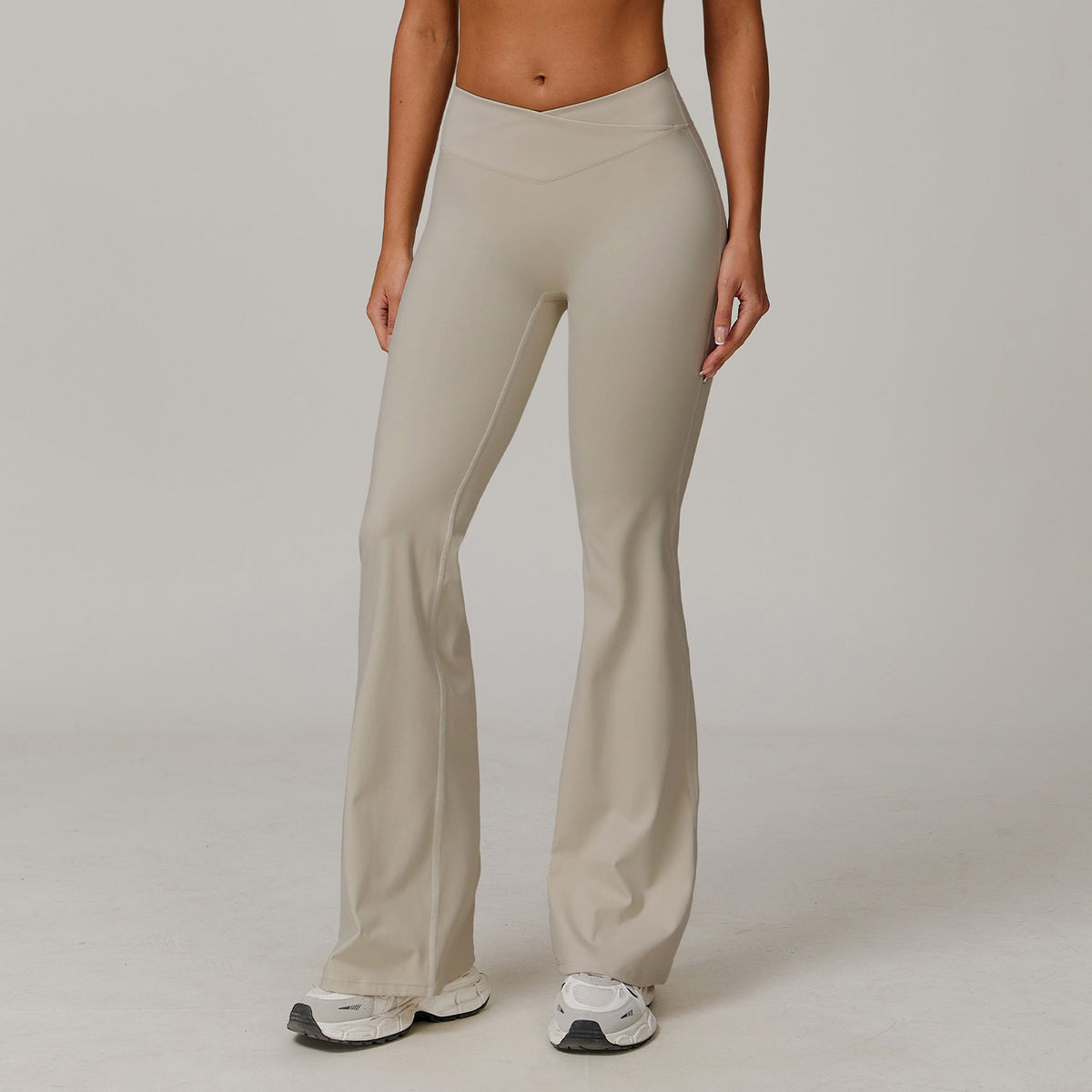 Pantaloni Yoga Donna a Zampa con Vita Incrociata – Comfort e Silhouette Modellante