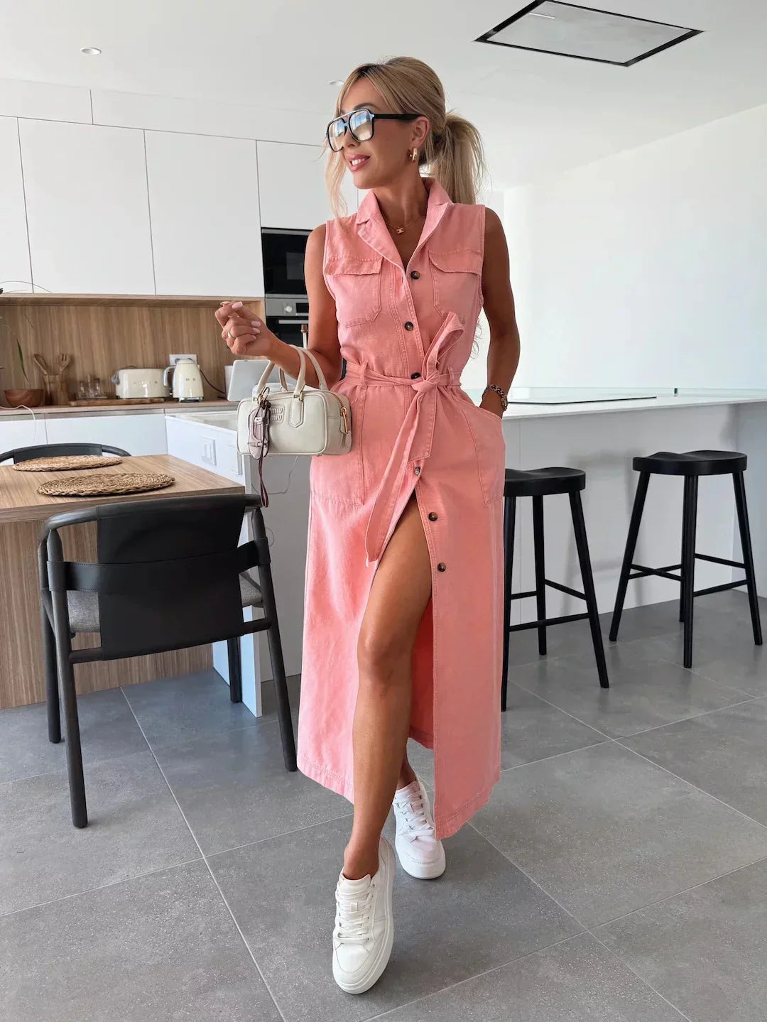 Abito in Denim Senza Maniche Silhouette Stile Moderno