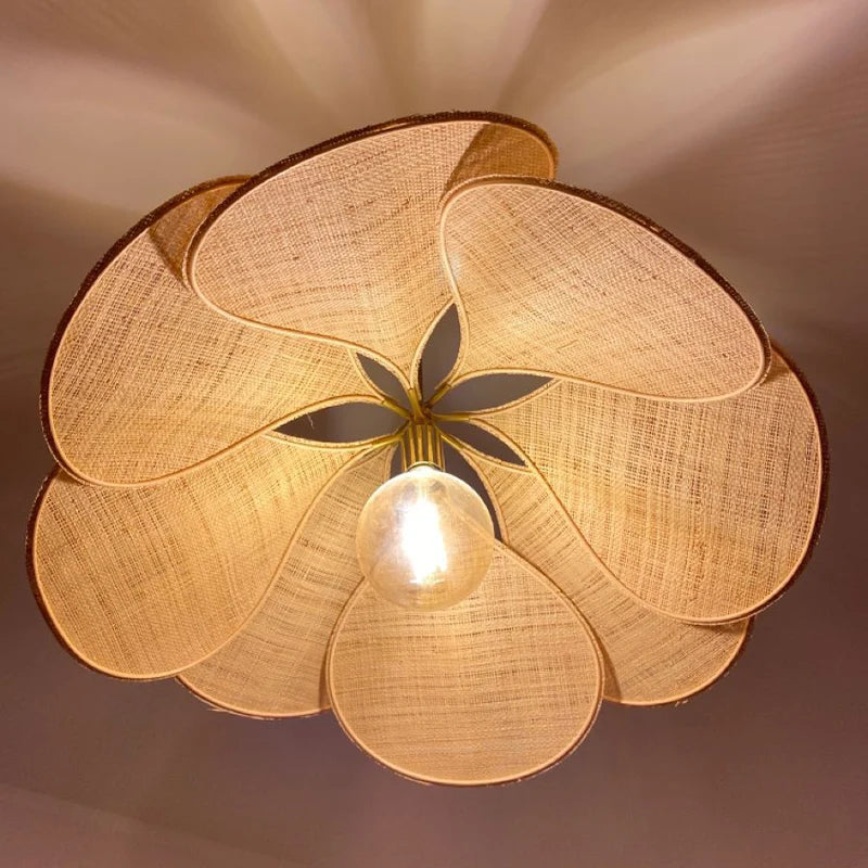 Elegante lampada a sospensione a forma di fiore - Petalume