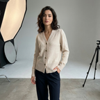 Cardigan Donna in Maglia con Scollo a V e Bottoni – Eleganza Casual per l'Autunno