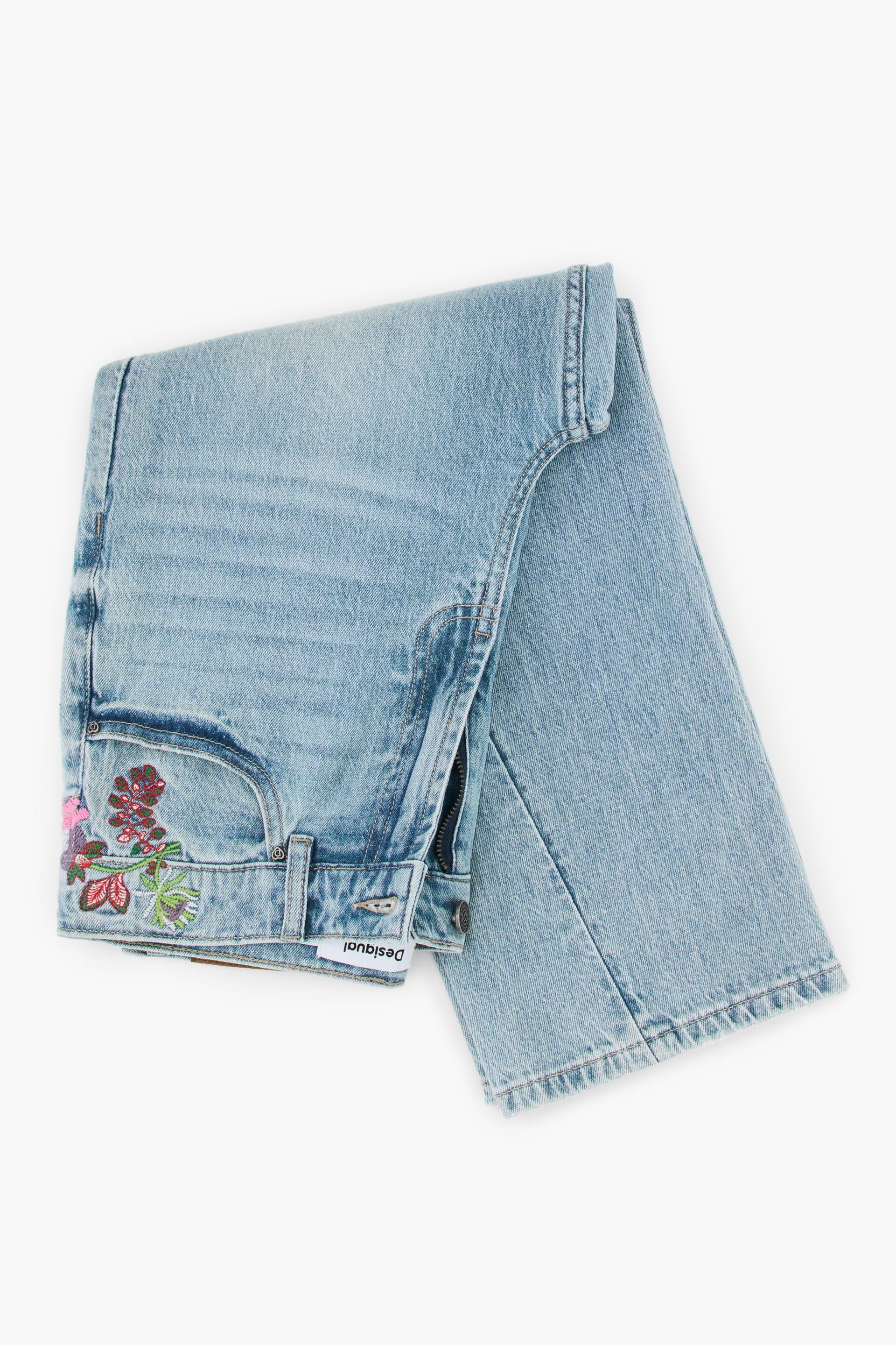 Vaqueros de mujer azules con bordado