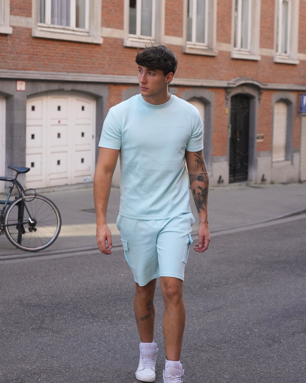 Monaco Cargo Sæt med T-Shirt og Shorts i Casual Fit