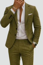 Traje completo de hombre de corte entallado con blazer y pantalones de sastrería