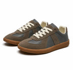 Sneakers Uomo Retro con Pannelli a Contrasto e Lacci – Stile Vintage e Comfort