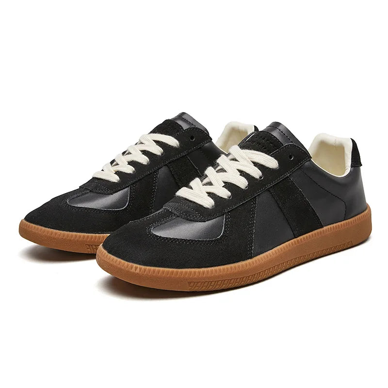 Sneakers Uomo Retro con Pannelli a Contrasto e Lacci – Stile Vintage e Comfort