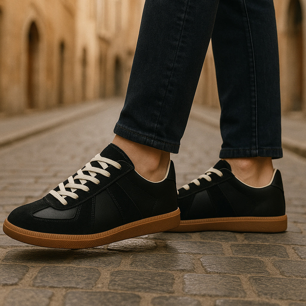 Sneakers Uomo Retro con Pannelli a Contrasto e Lacci – Stile Vintage e Comfort