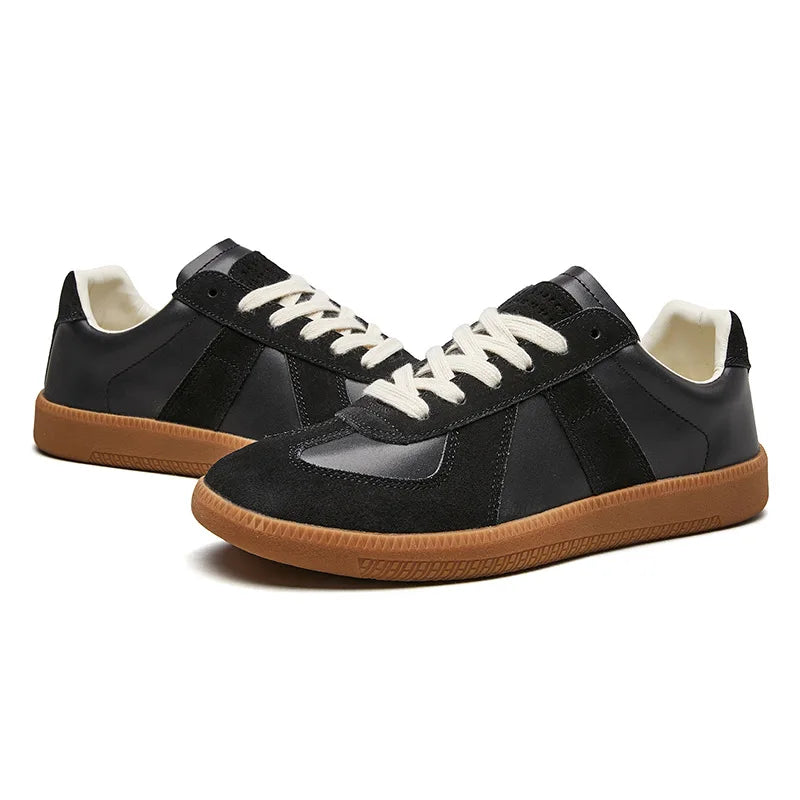 Sneakers Uomo Retro con Pannelli a Contrasto e Lacci – Stile Vintage e Comfort