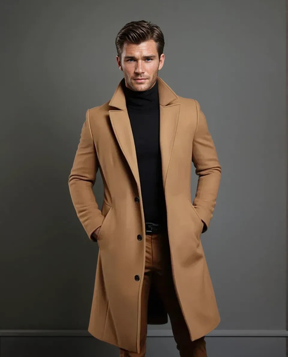 Cappotto Lungo Uomo in Lana dal Taglio Sartoriale