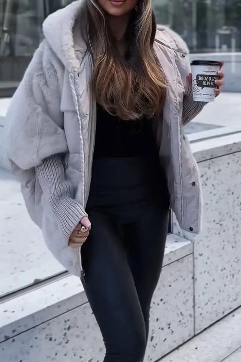 Piumino Oversize Donna con Pelliccia Sintetica e Cappuccio