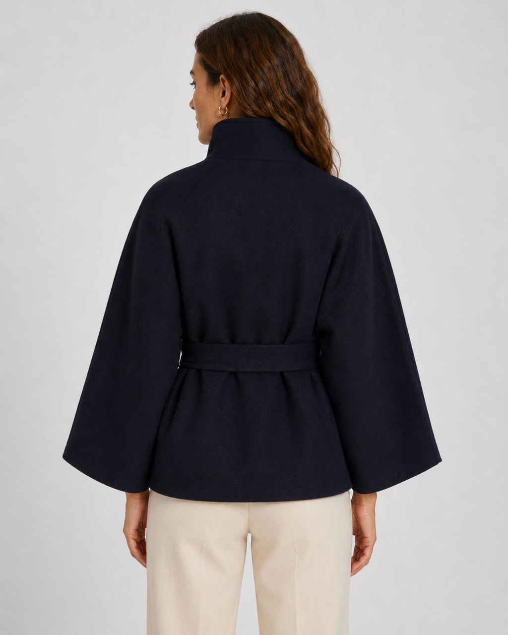 Cape femme avec ceinture et col montant