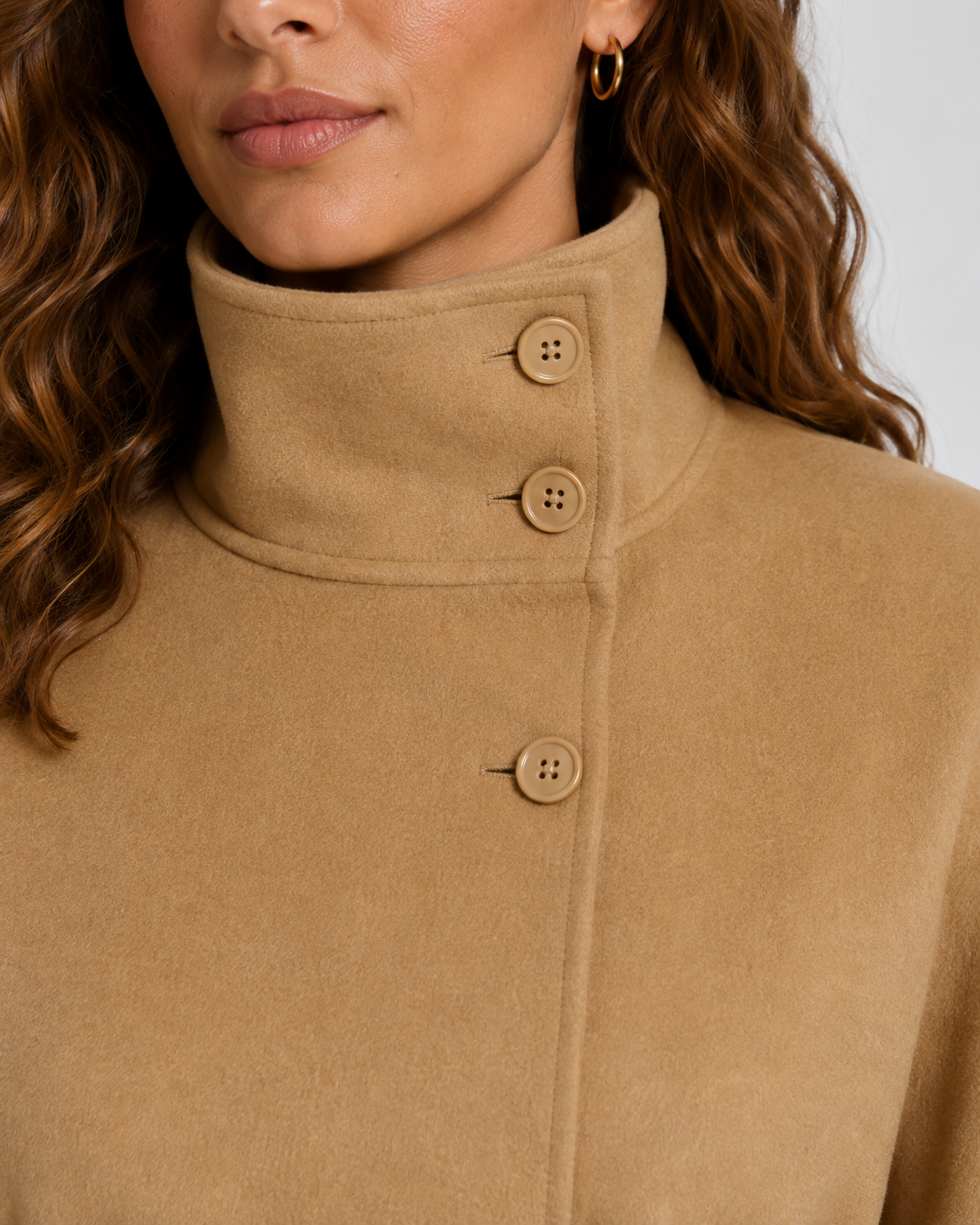 Cape femme avec ceinture et col montant